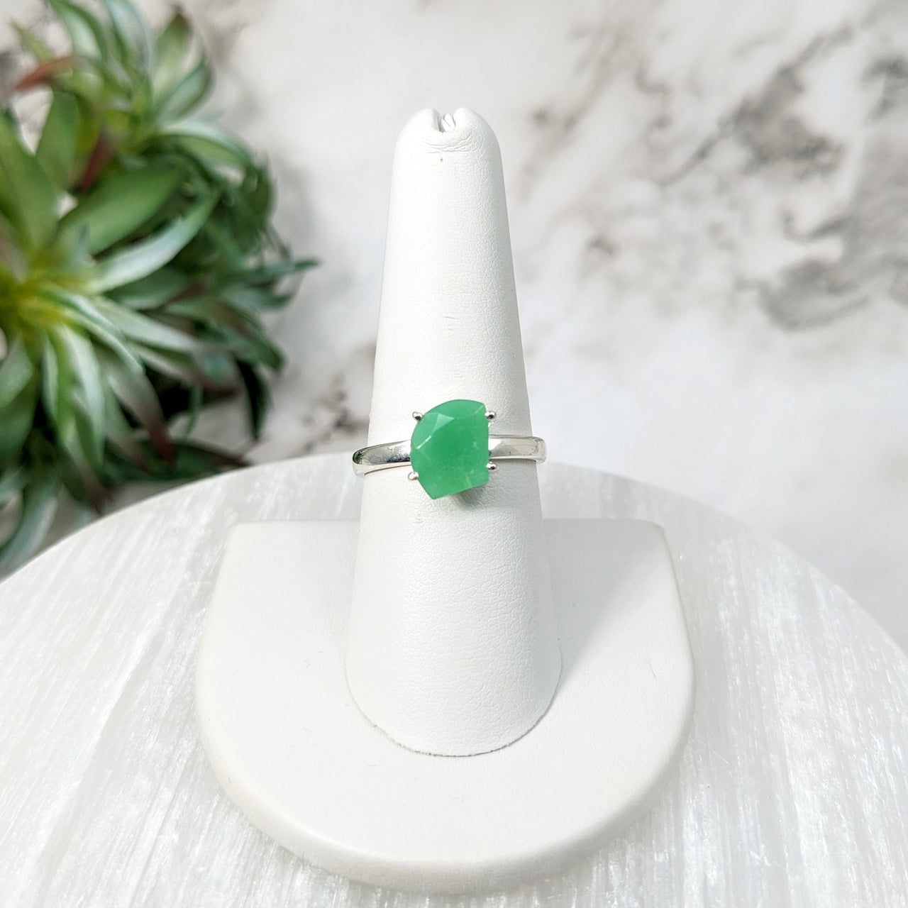 Chrysoprase Sz 8 Faceted S.S. Ring #LV5127
