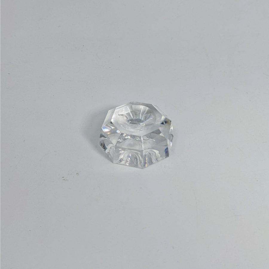 Clear crystal flower-shaped bead on Acrylic & Metal Stands Q152 for elegant ring holder