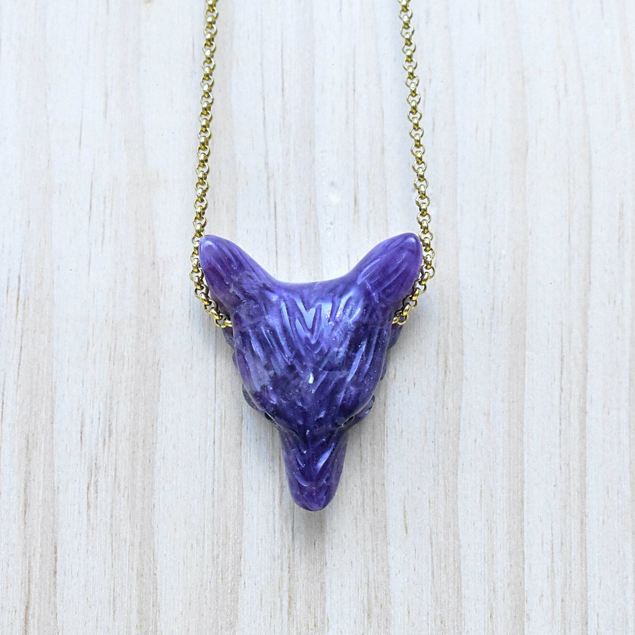 Carved purple amethyst fox head pendant on 18’’ gold chain LV9193