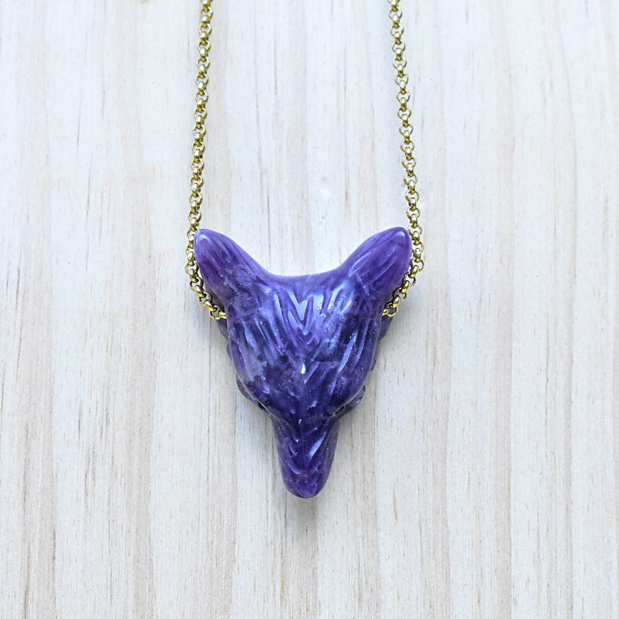 Carved purple amethyst fox head pendant on 18’’ gold chain LV9193