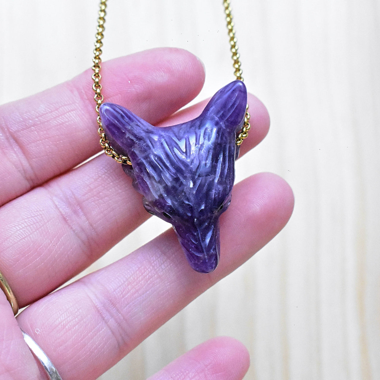 Carved purple amethyst fox head pendant on 18’’ gold chain LV9193