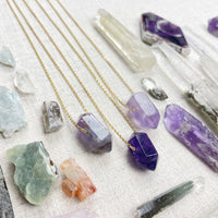 Golden chain necklace with faceted amethyst crystal pendant LV9386