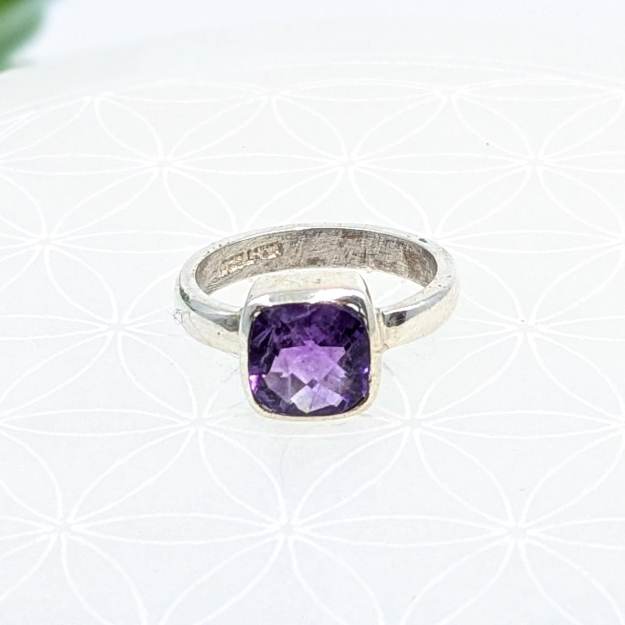 Sterling silver square faceted ring with cushion-cut amethyst gemstone design