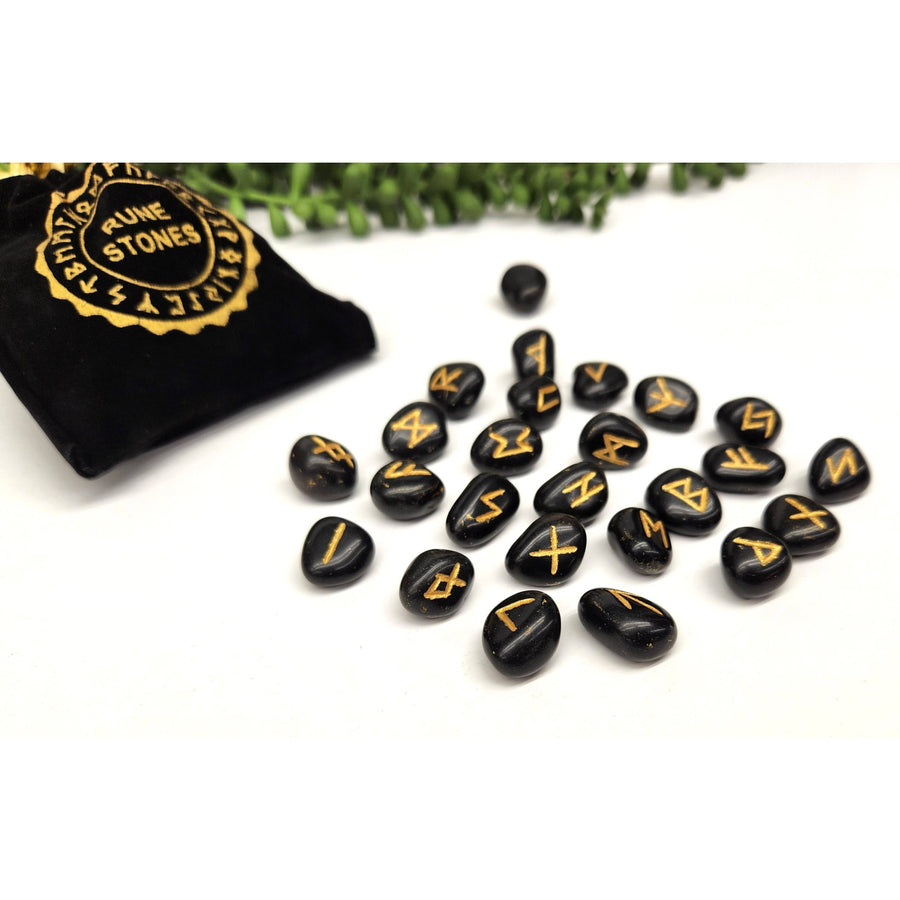 Black agate gemstone rune set with velvet pouch LV9504
