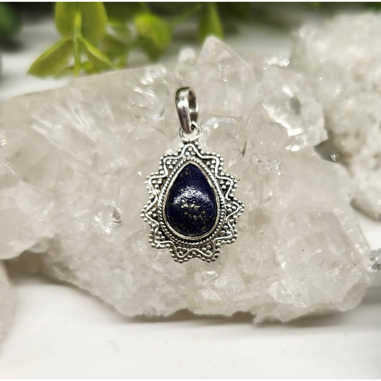 Silver lapis lazuli floral pendant necklace in sterling silver LV9538