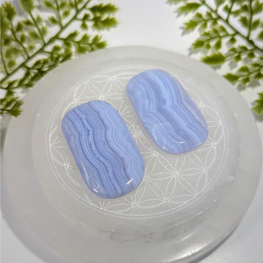 Blue lace agate 2-inch palm stones #BC0872 on quartz plate