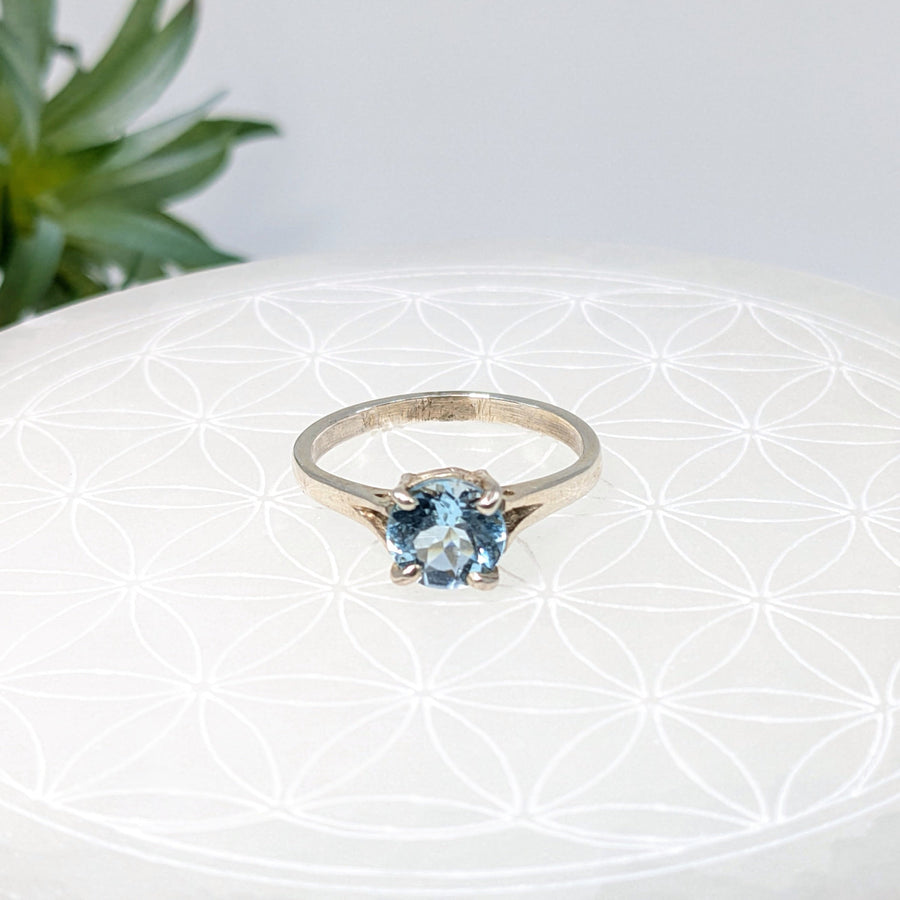 Silver Round Faceted Ring with Light Blue Topaz Gemstone in Solitaire Setting