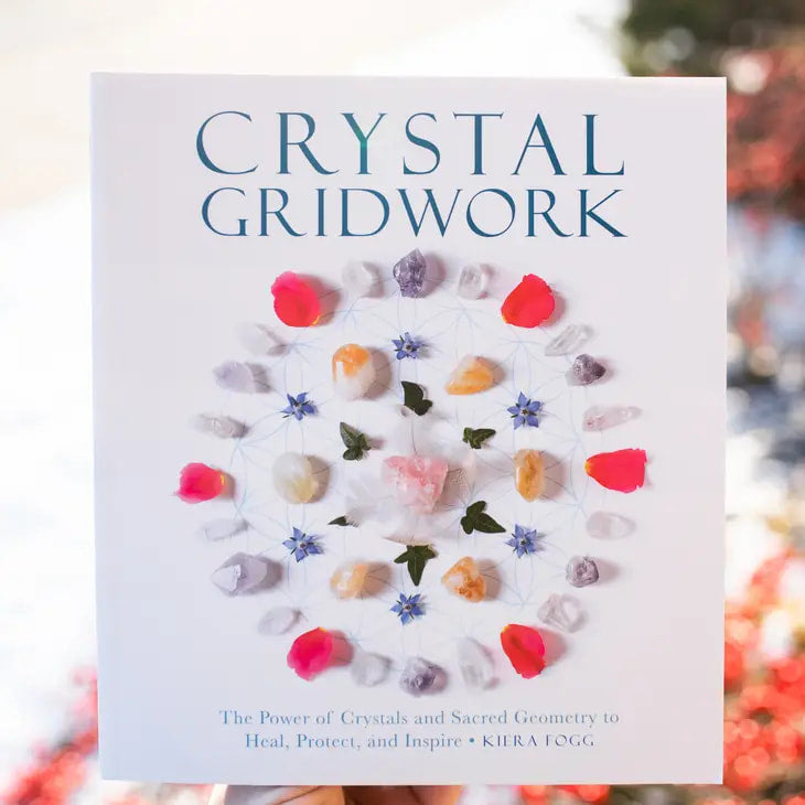 Book cover of Crystal Gridwork by Kiera Fogg on sacred geometry and crystal healing. #Q001