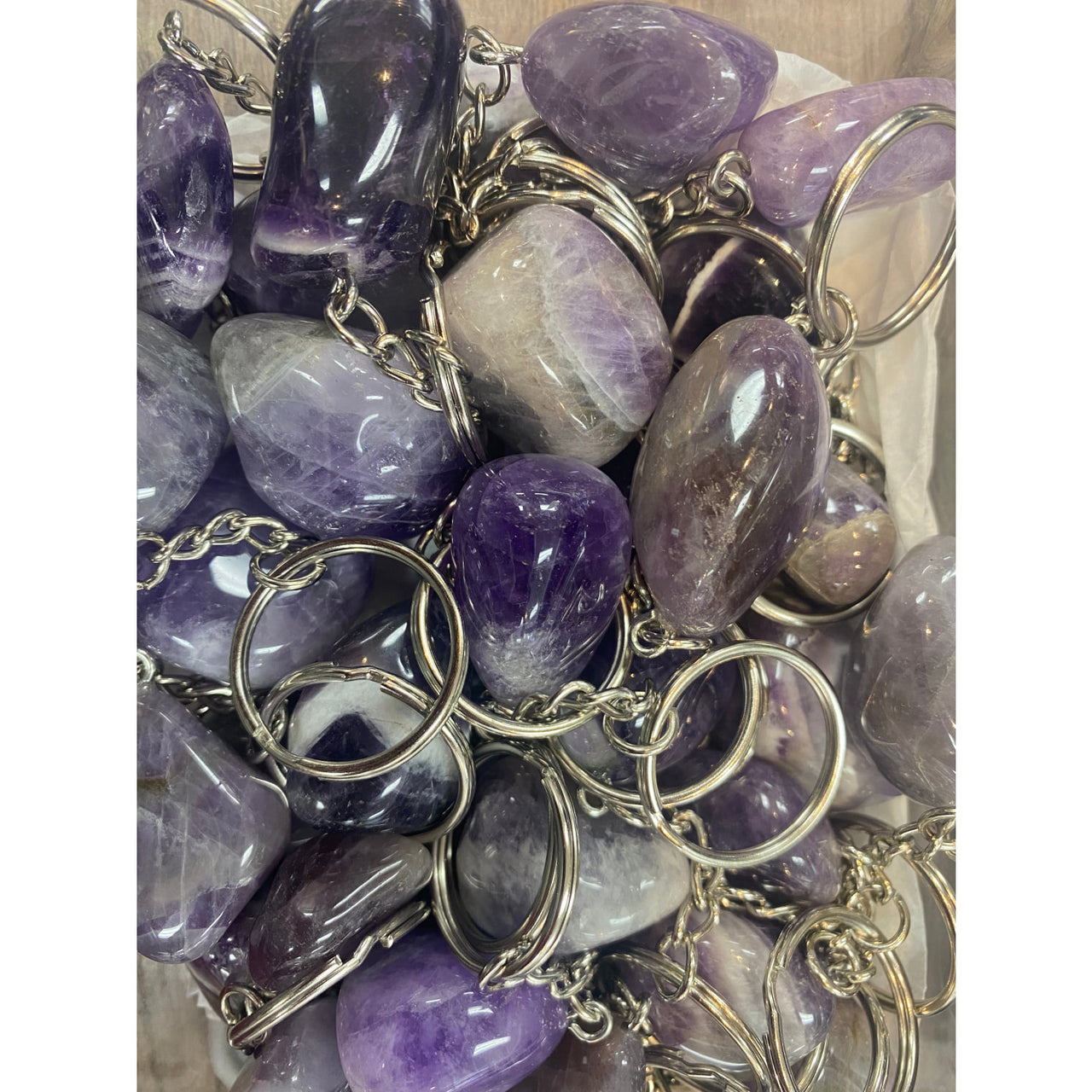 Crystal keychain assorted Q106 with purple amethyst polished stones and silver-toned metal rings for keys