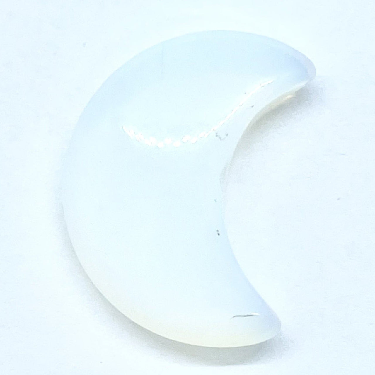 White crescent moon ceramic accessory from Crystal Moon & Star #C039 with item tier benefits