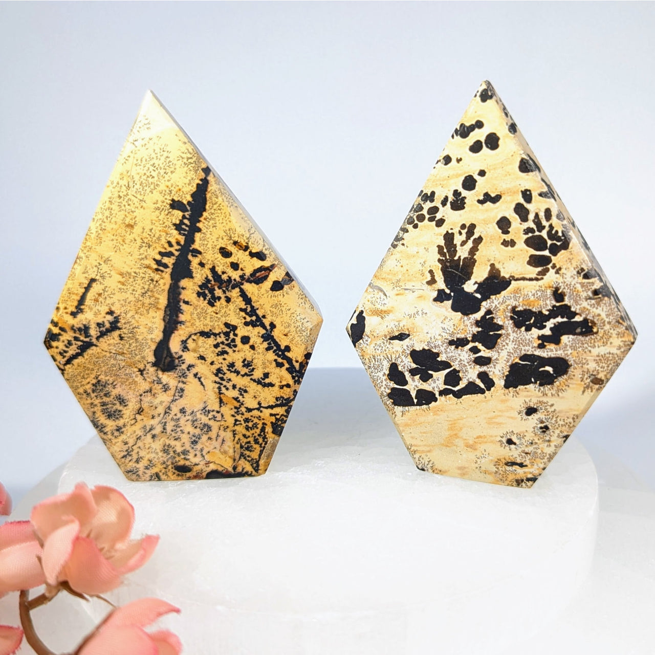 Dendritic Jasper 2.8’’ diamond-shaped agate bookends with yellow base