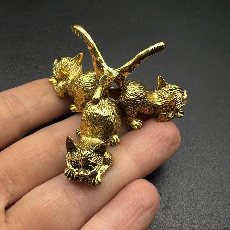Tiny Cat Sphere Stand - GOLD #BC0578