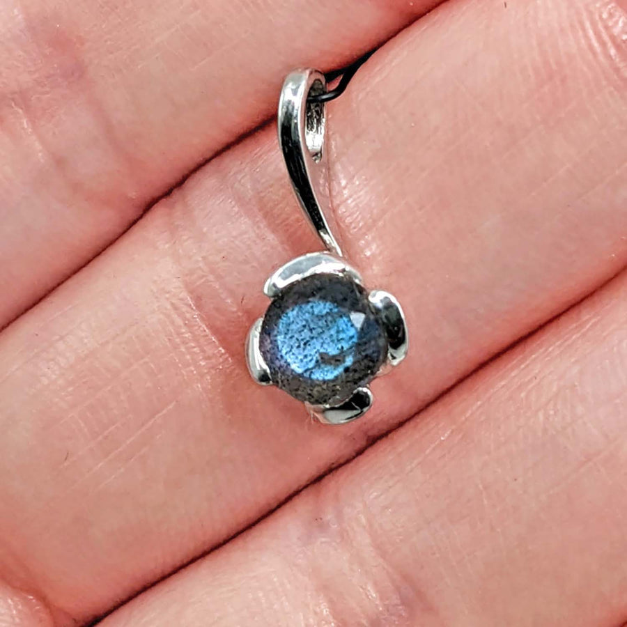 Silver pendant with round blue labradorite gemstone, a stunning Labradorite Dainty Pendant