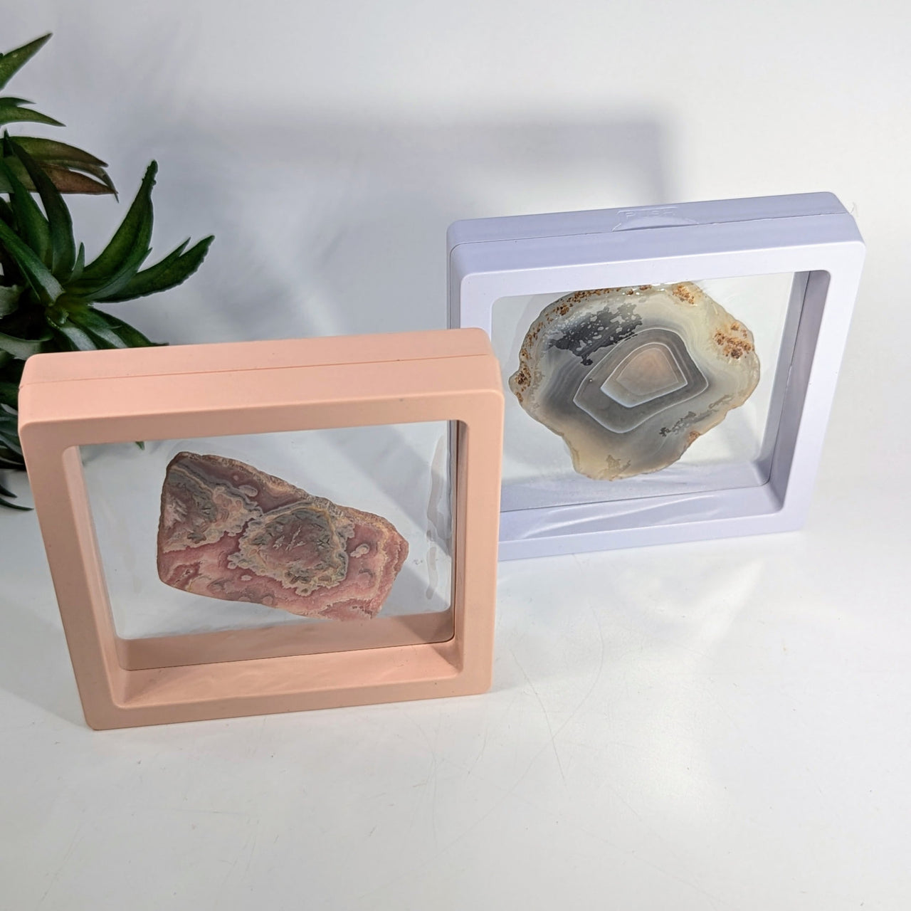 Floating Illusion Frame 3.5’’ with Stone and Box Included
