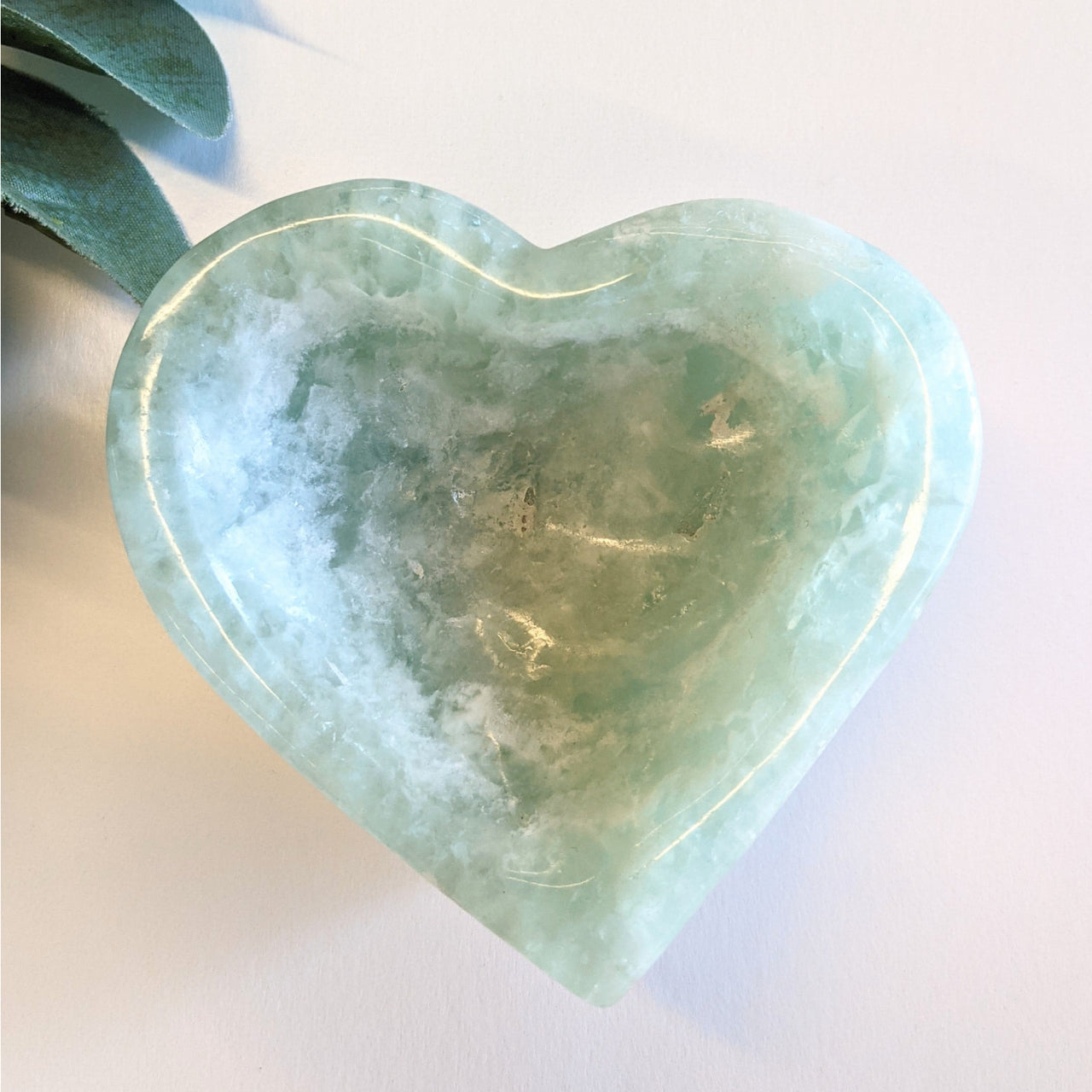 Heart-shaped jade stone in Fluorite Heart Bowl Dish with Stand (344g) #B065