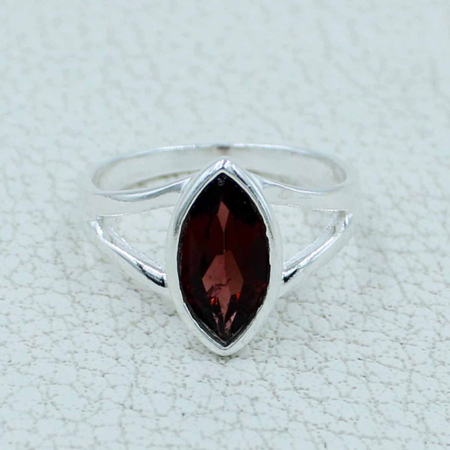 Garnet faceted marquise sterling silver ring BC0411