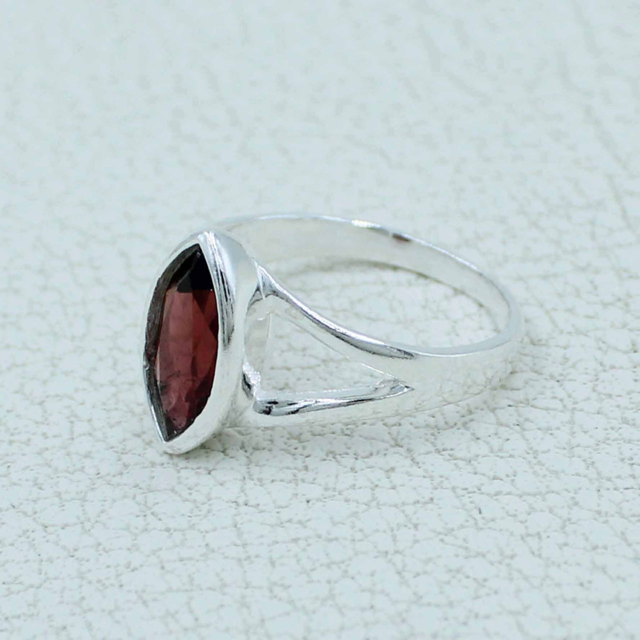 Garnet faceted marquise sterling silver ring BC0411