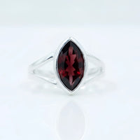 Marquise-cut garnet sterling silver ring BC0411
