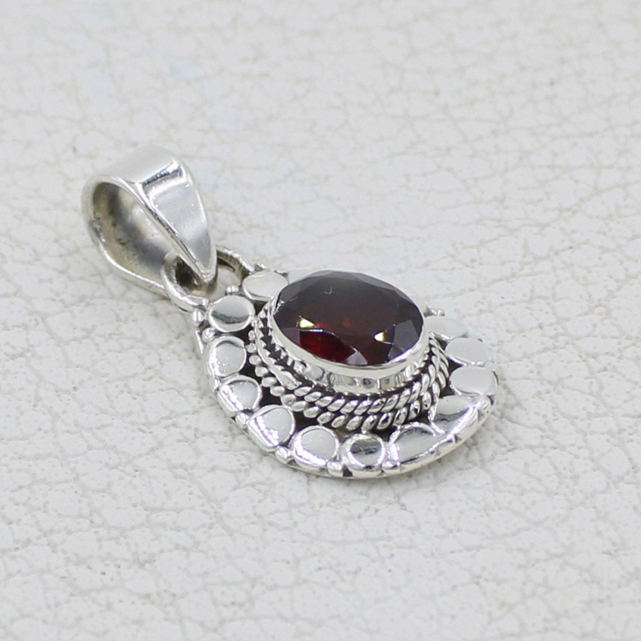 Garnet faceted oval with circle designs sterling silver pendant BC0409