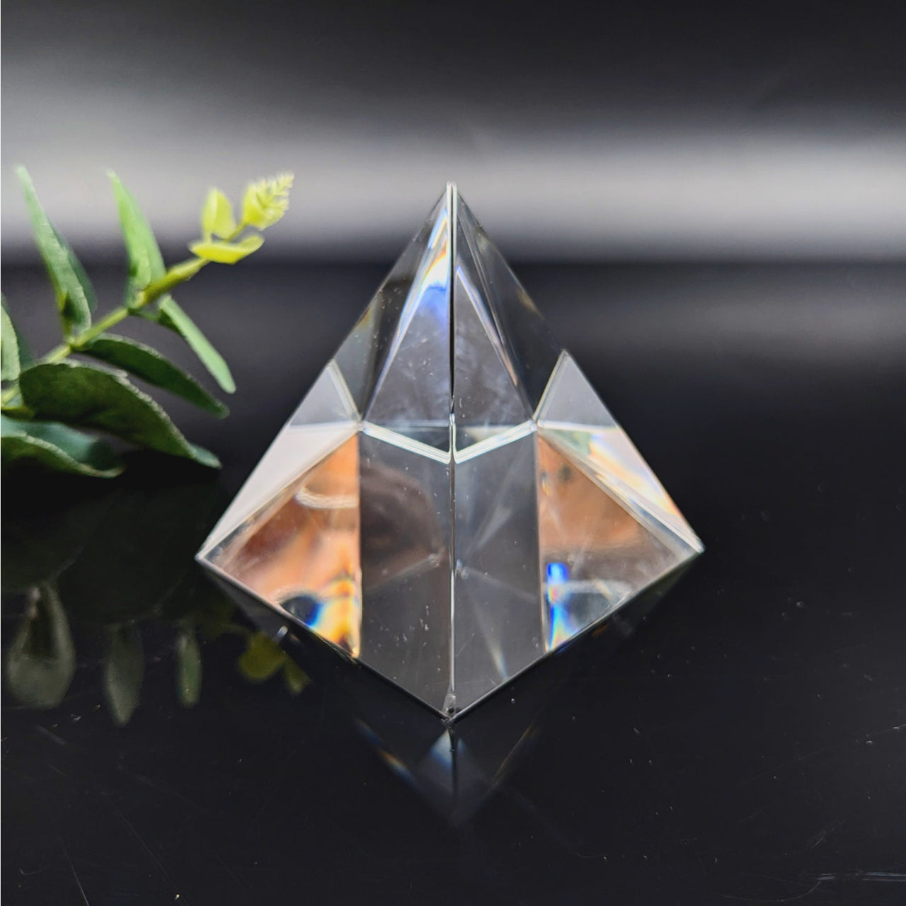 Clear crystal pyramid with geometric facets in Glass 2.7’’ Pyramid #LV6061 design