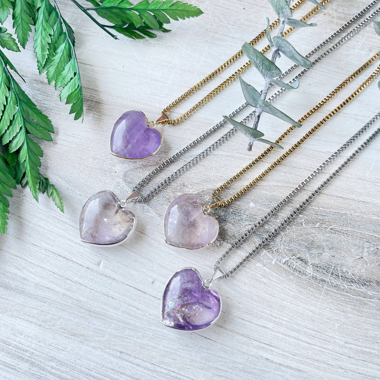 Heart-shaped amethyst pendant on gold or silver chain LV9397