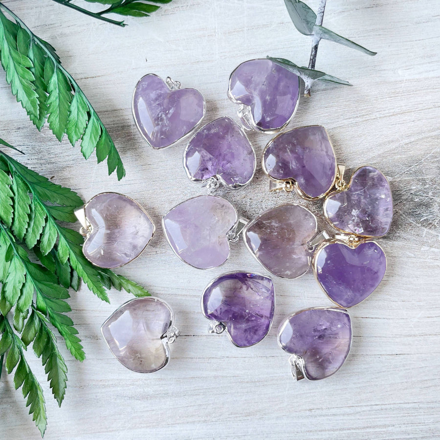 Heart-shaped amethyst pendant in silver-toned setting LV9397