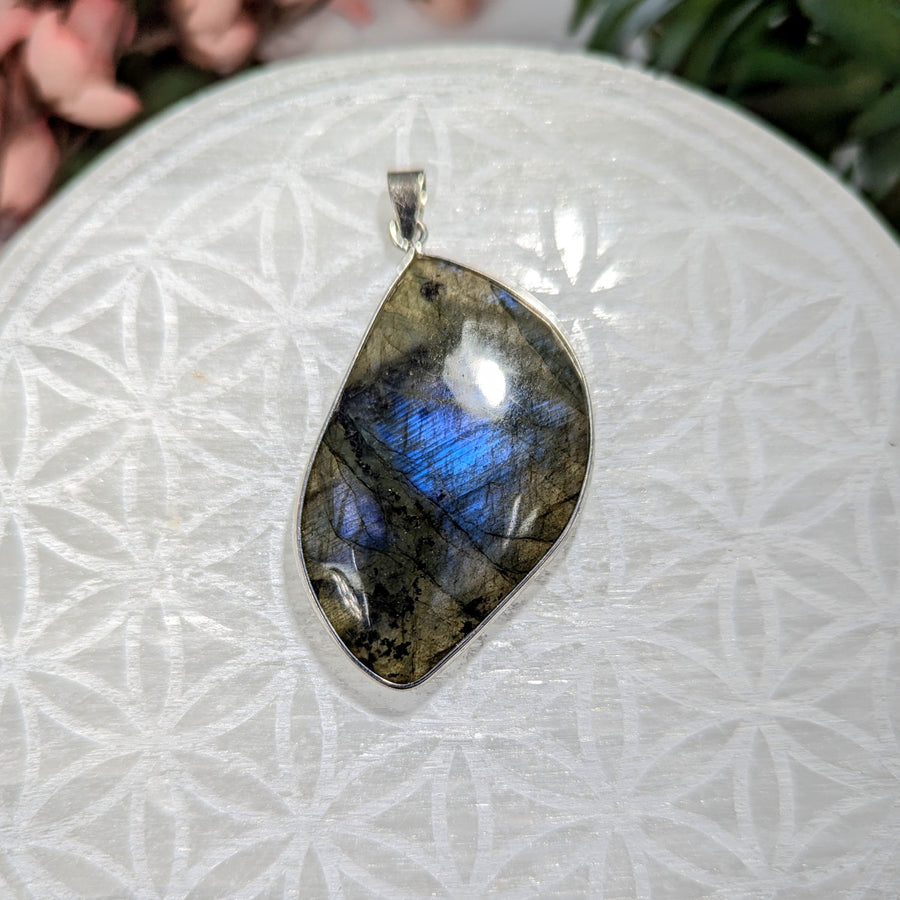 Irregularly shaped Labradorite pendant with silver setting in product Labradorite 1.7 Inch Pendant LV8413