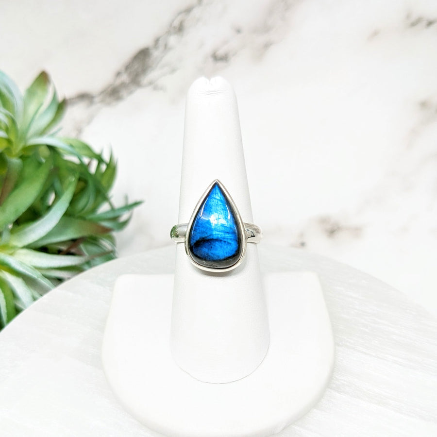 Labradorite Sz. 7.75 Teardrop Ring #LV4474 with blue stone on white stand