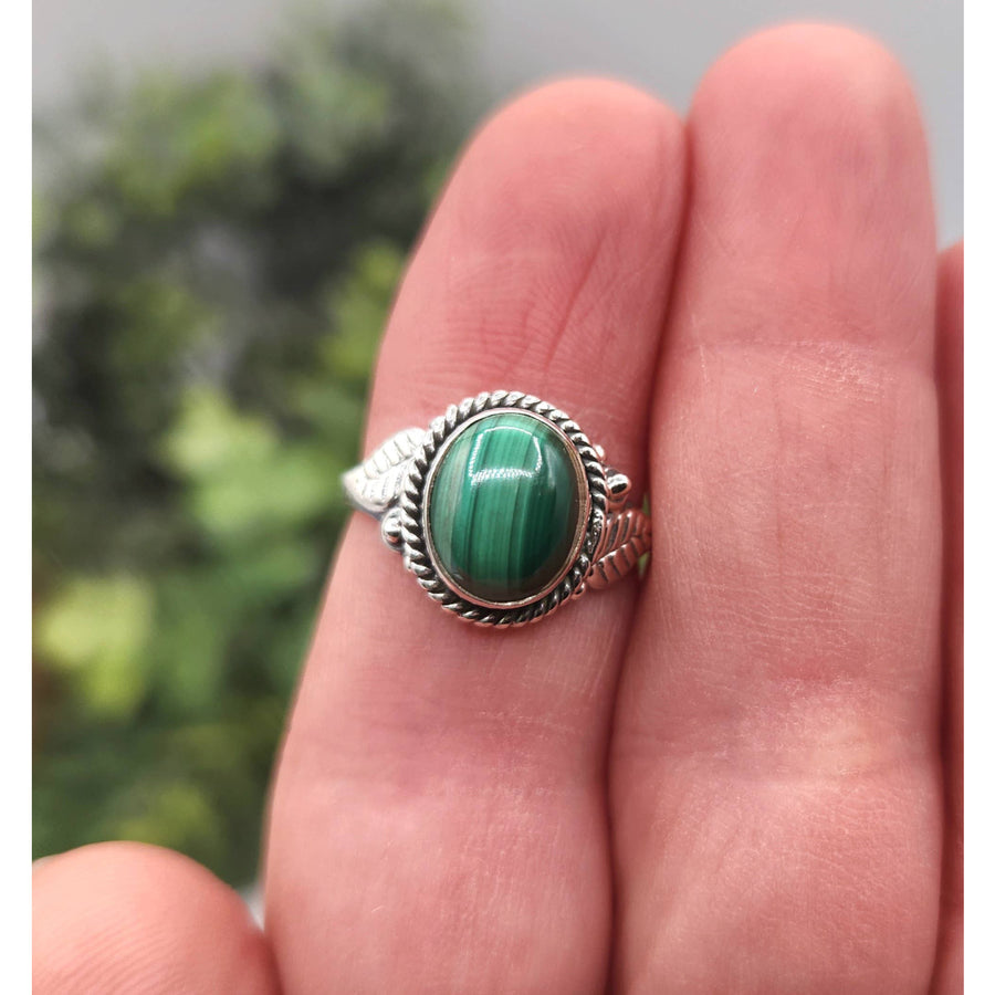 925 Sterling Silver Malachite Ring with Intricate Detailing LV9526