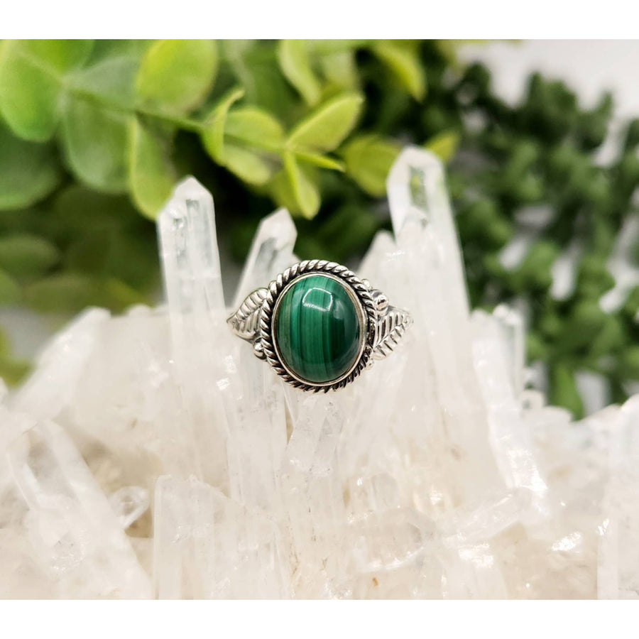 Malachite gemstone sterling silver ring with leaf detailing LV9526