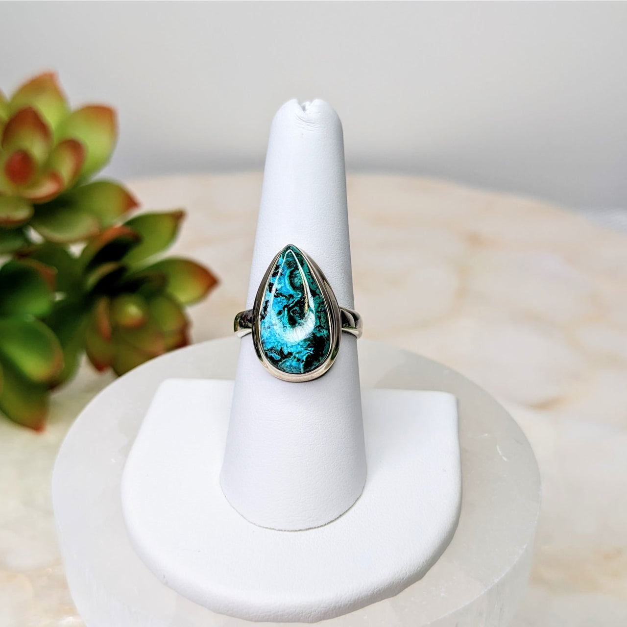 Malacholla Teardrop Ring Sz 8 #LV4853 with a stunning blue topaz stone