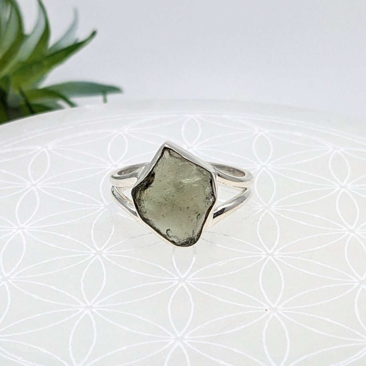 Silver ring with raw green Amethyst crystal, Moldavite style LV7040, perfect for crystal lovers