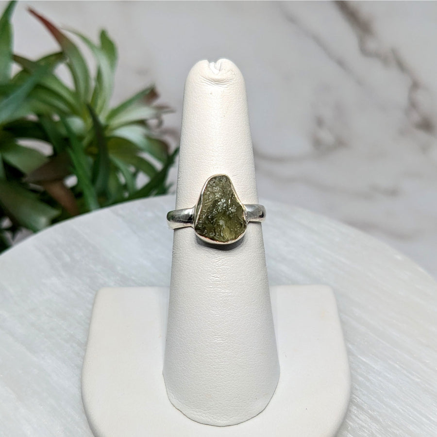 Silver ring with a green Moldavite stone in size 6, model LV5516