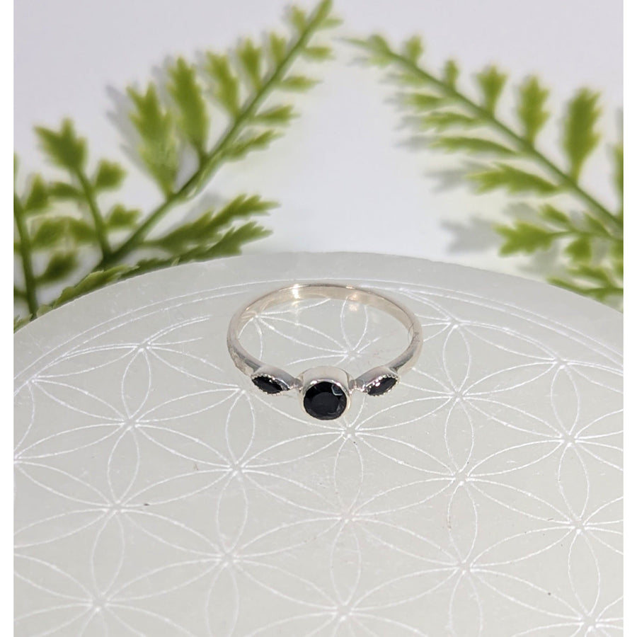 Onyx faceted size 8 triple stone silver ring BC1065 minimalist design