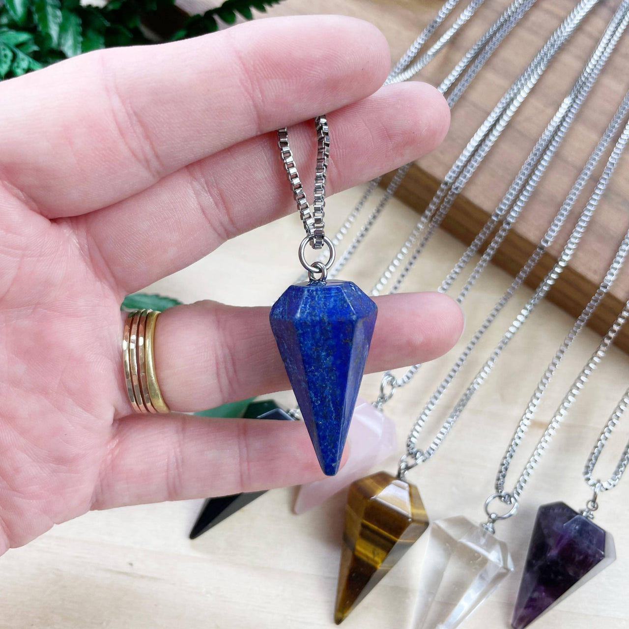 Deep blue lapis lazuli faceted pendulum pendant on 18’’ silver chain LV9391