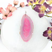 Polished pink agate oval pendant with etched Pisces design for jewelry Necklace accessory