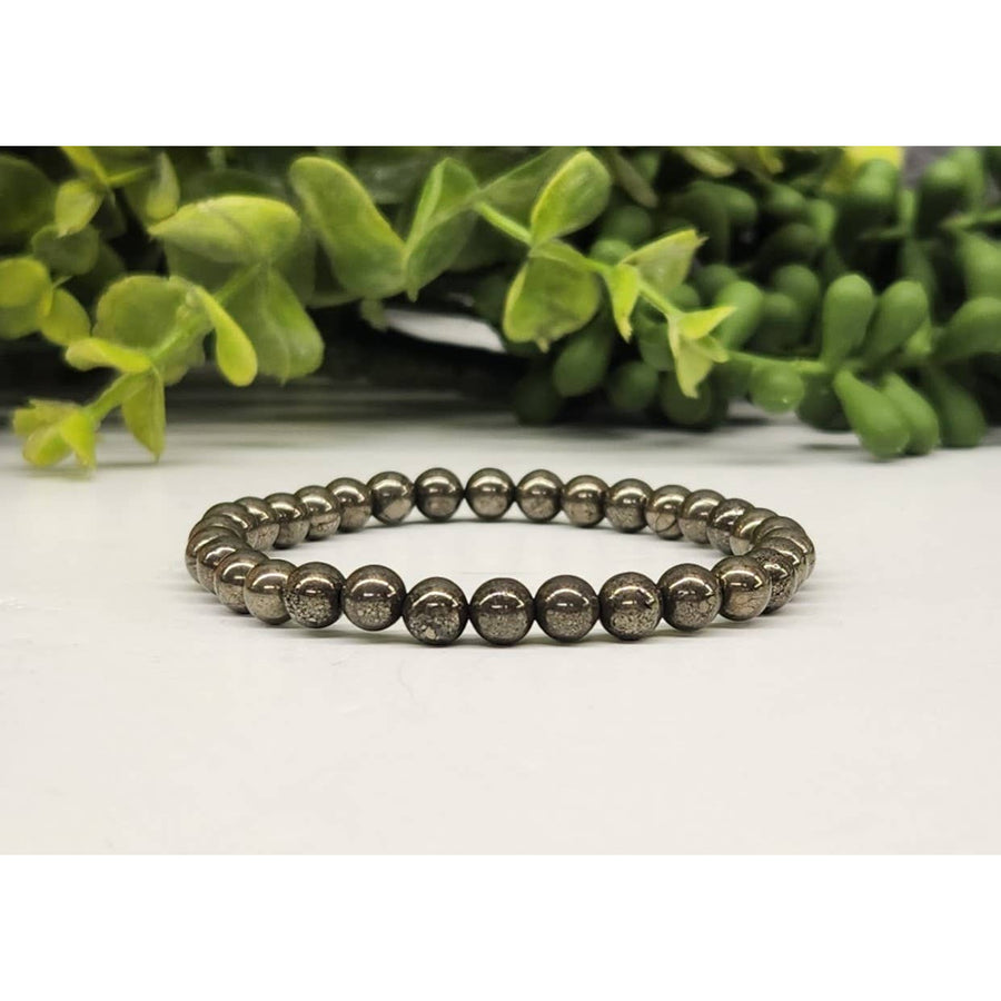Pyrite 6mm 7.5’ beaded bracelet with skulls #LV5334 - unique and stylish accessory