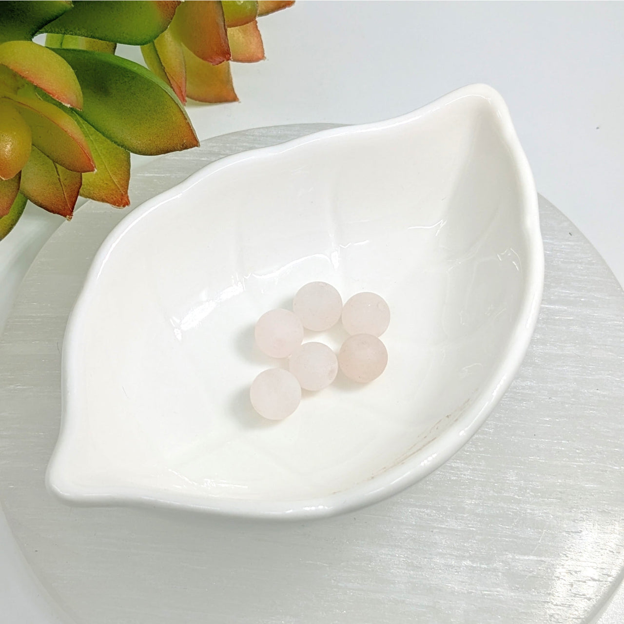 White leaf-shaped ceramic dish with pale pink Rose Quartz 8mm frosted round beads