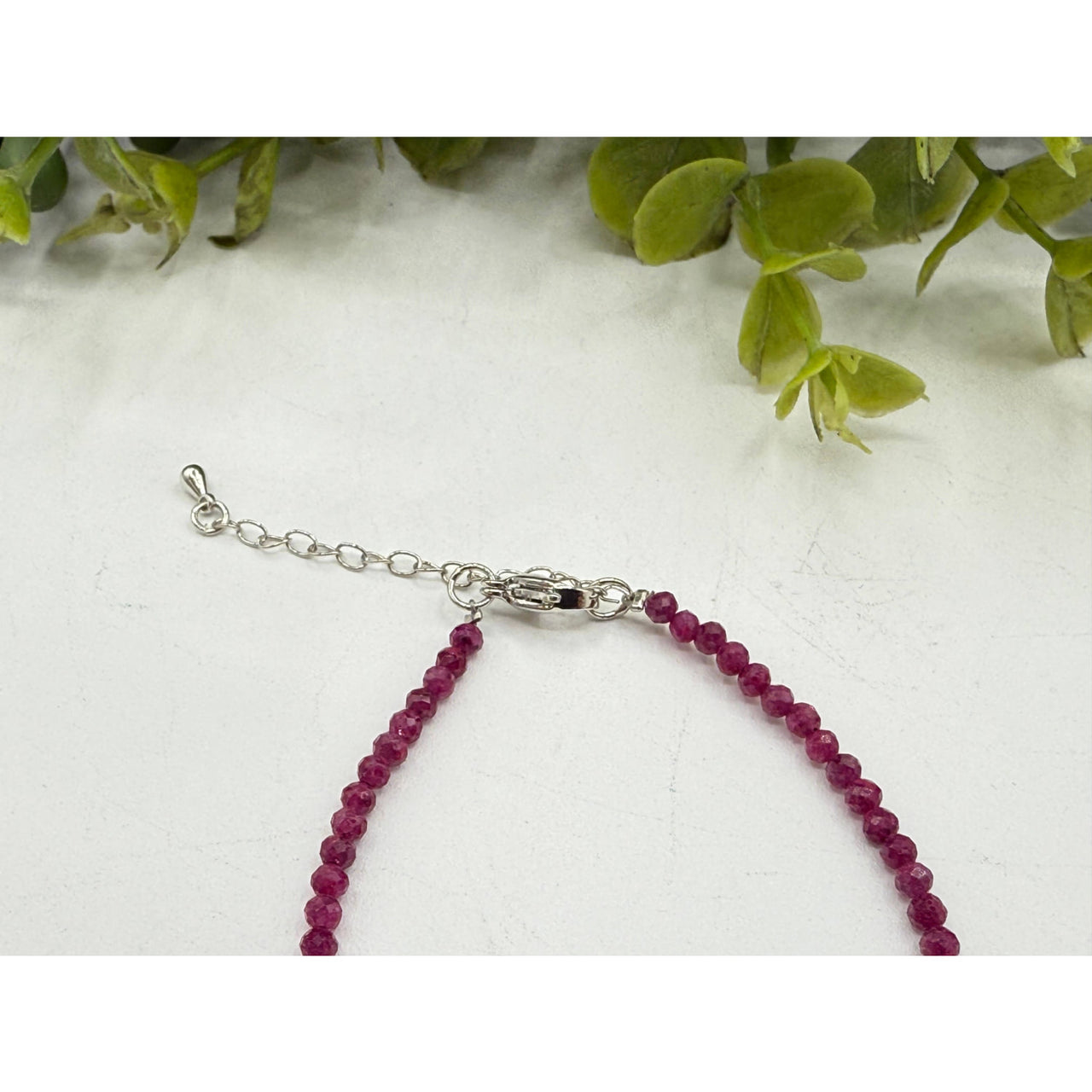 Faceted 3mm ruby beaded bracelet with silver clasp and chain LV9534