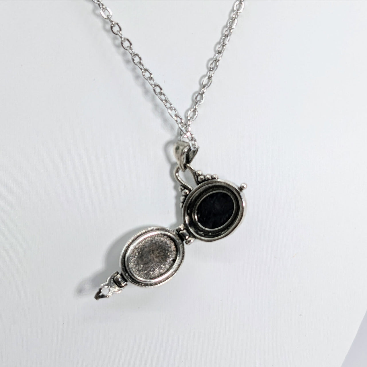 Silversheen Obsidian.75’’ Locket Necklace 17’’