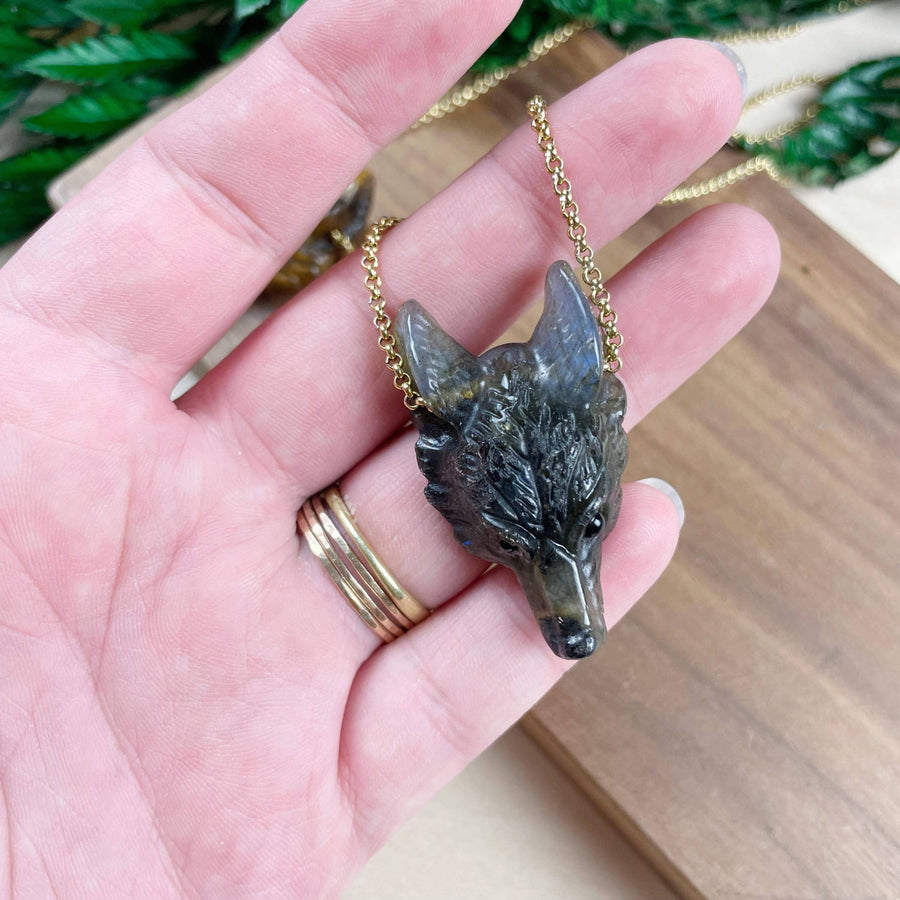 Small labradorite wolf head pendant on gold chain LV9194