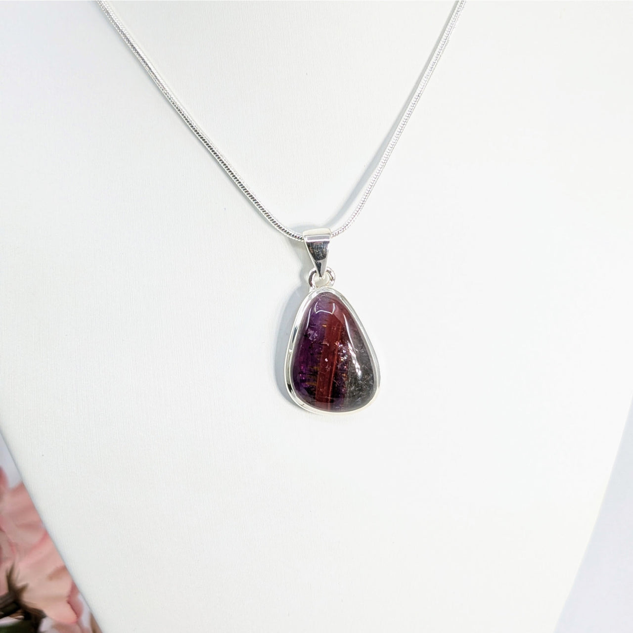 Teardrop-shaped pendant with deep red stone on chain, Super 7 LV6973, 8’’ design