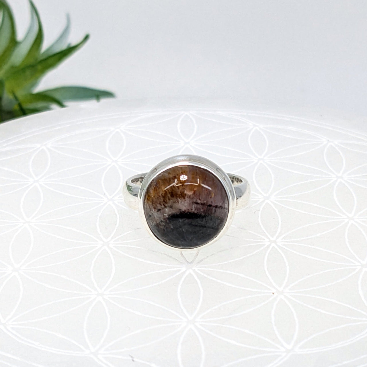 Silver round ring with a brown and black stone cabochon in Super 7 Sz 6 S.S. design