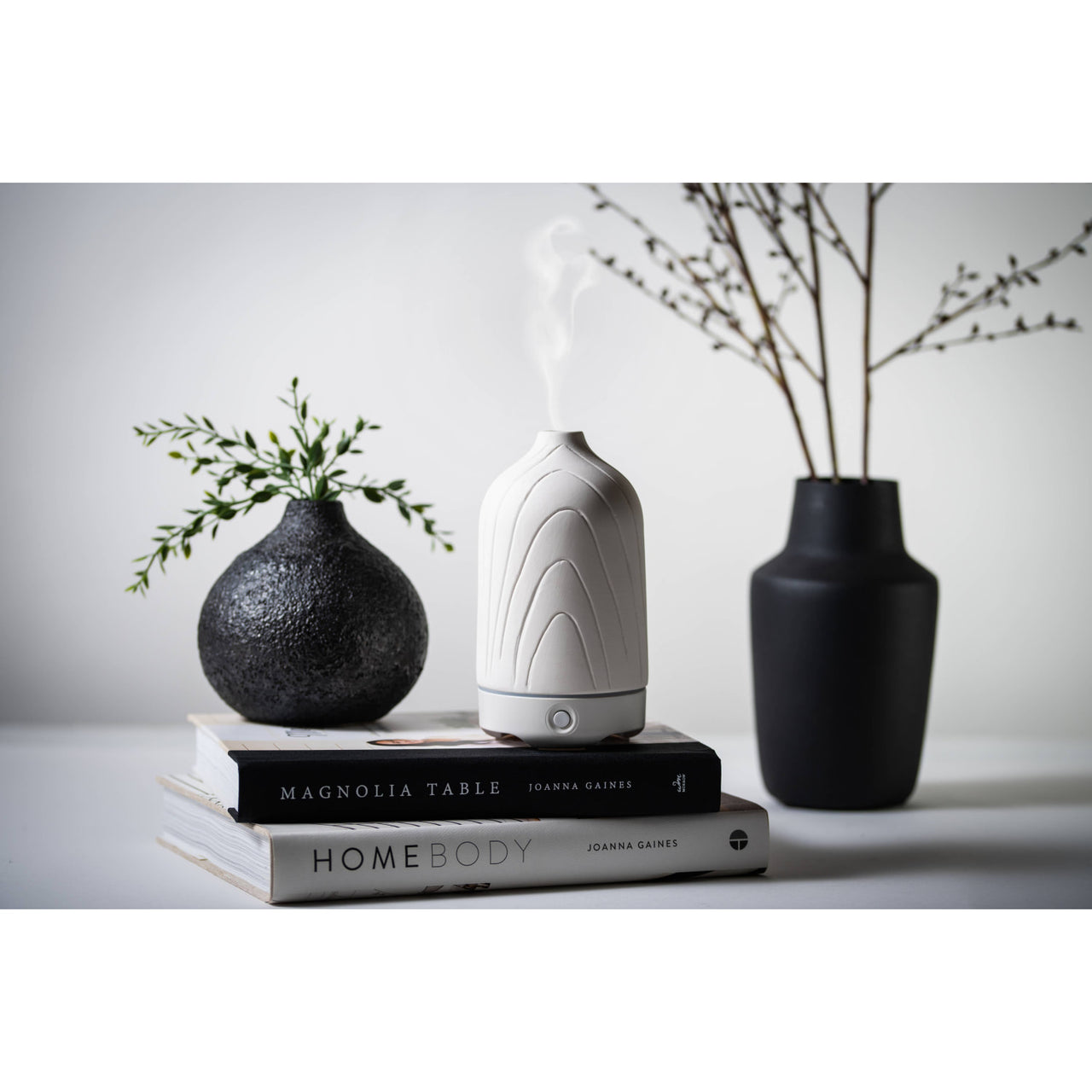 White Ceramic Wave Diffuser LV9979 with curved lines and steam output