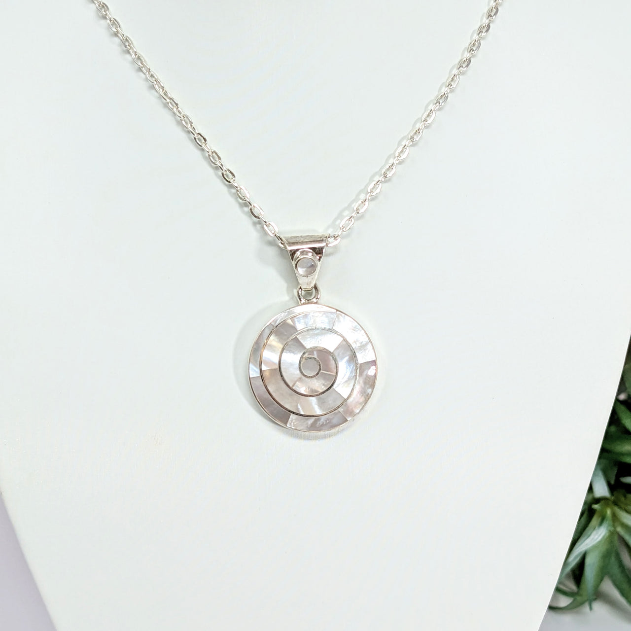 Mother of Pearl 1.2" Spiral Pendant #LV2779